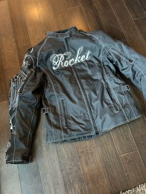 Joe Rocket women’s Black motorcycle riding jacket w removable Lining. Like new!